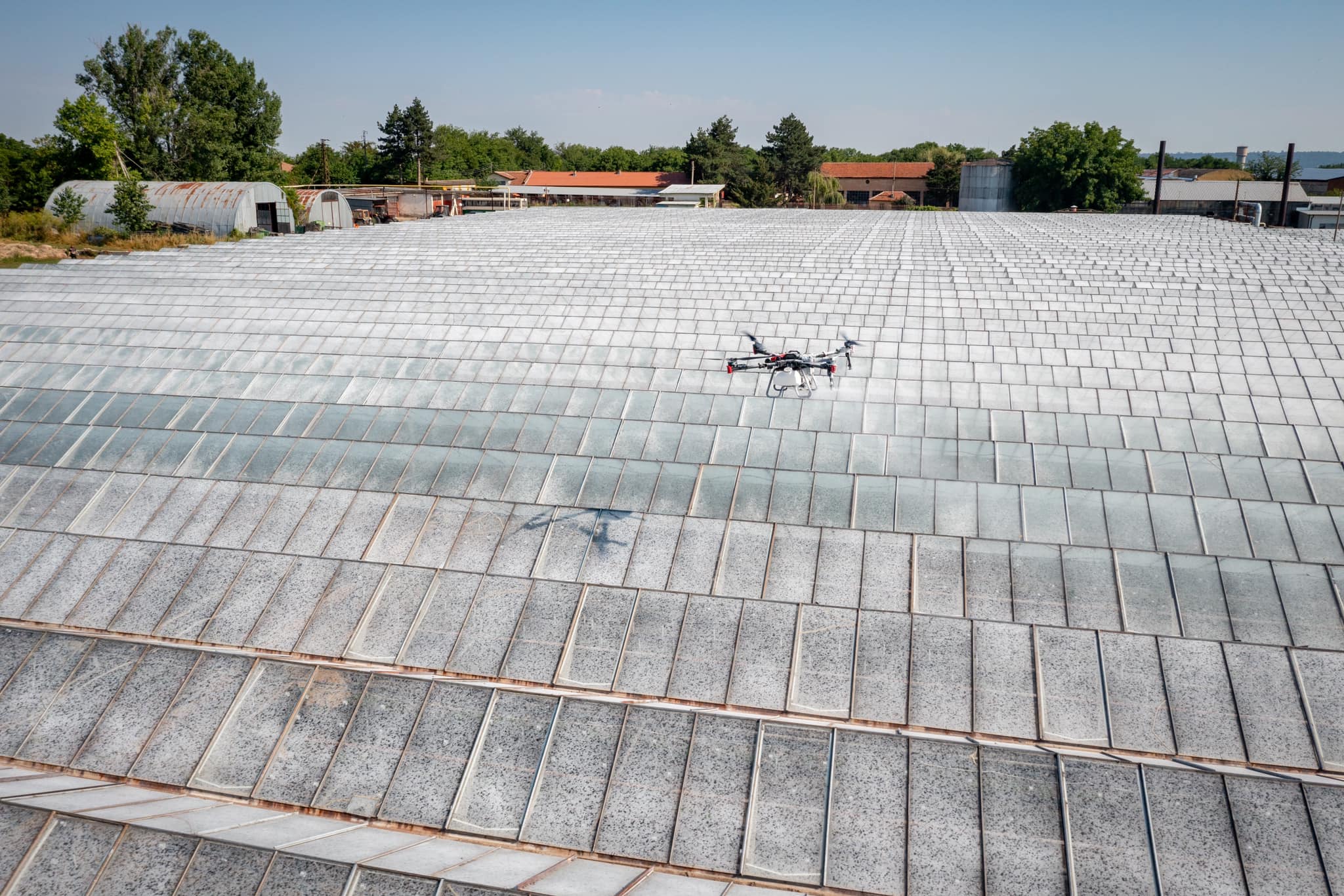 Засенчване на оранжерия с дрон – засенчване на оранжерия